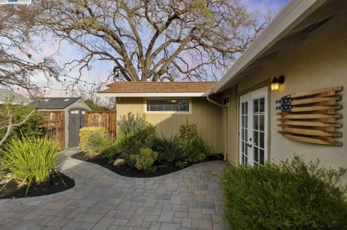 1870 Elinora Dr, Concord CA 94523-2815 exterior