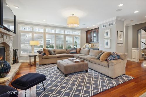 832 Colfax Ave, Elmhurst IL 60126-4535 exterior