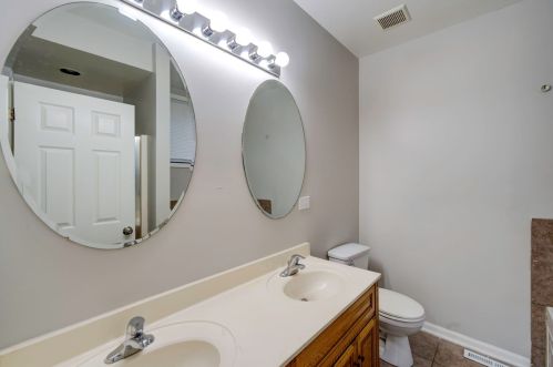 959 51 St, Chicago IL 60609-5124 exterior