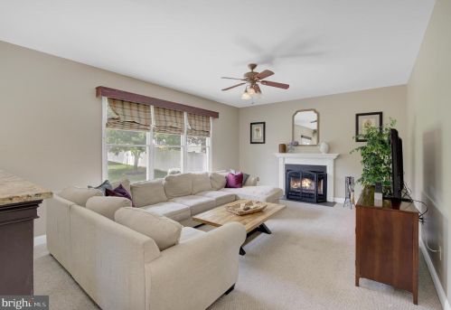 5 Cobblestone Ct, Columbus NJ 08022-1969 exterior