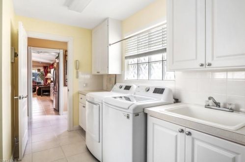 5045 Kingston Way, Naples FL 34119-9542 exterior