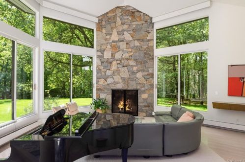 17 Tallwoods Rd, Armonk NY 10504-1020 exterior