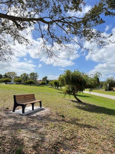 592 Whitmore Dr, Fort Pierce FL  34984-4570 exterior