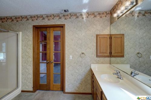 1740 Knl Schwope Rd, Spring Branch TX 78070-6213 exterior