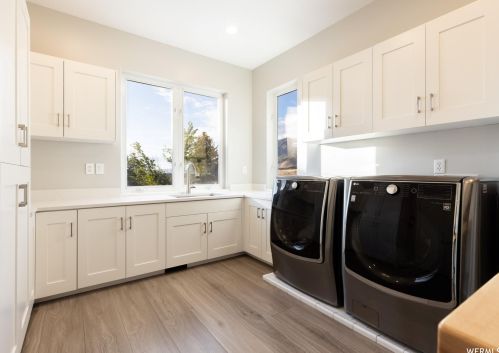 9093 Cyn Gate Cir, Sandy UT 84093-3807 exterior