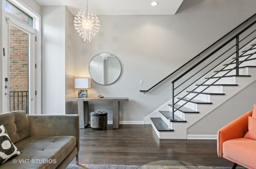 2630 Paulina St, Chicago IL  60614-1018 exterior