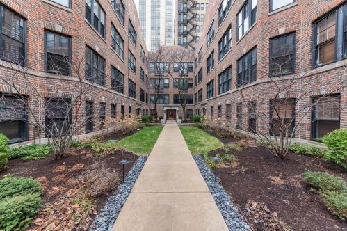 2315 Commonwealth Ave, Chicago, IL 60614-3540