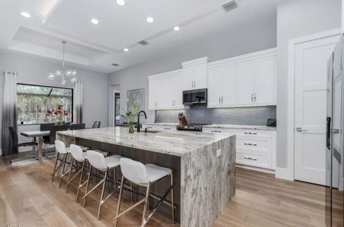 4409 7 Ave, Naples FL 34119-1525 exterior