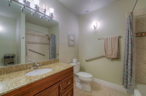 4340 Mozart St, Chicago IL 60618-1528 exterior