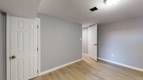 21 Deepdale Dr, Huntington Station NY 11746-4220 exterior