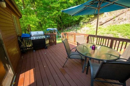 231 Hillendale Rd, Pittsburgh PA 15237-1803 exterior