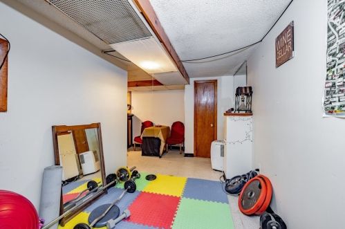 169 Westminster St, Springfield MA 01109-3923 exterior