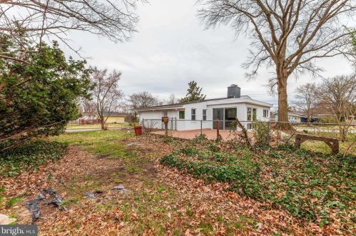 4000 Javins Dr, Alexandria VA  22310-2037 exterior