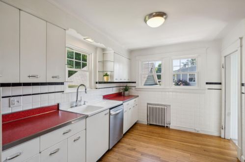 33 Massachusetts Ave, Portland ME  04106-6021 exterior