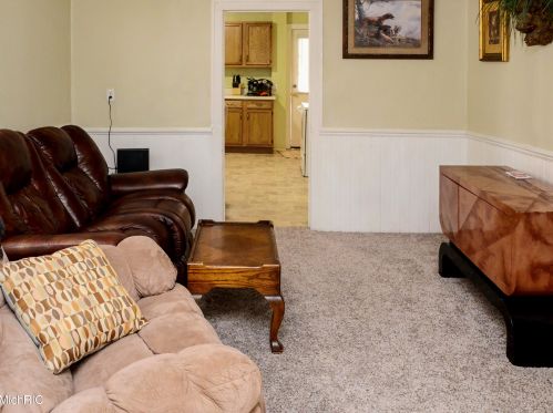 940 Mcreynolds Ave, Grand Rapids MI 49504-4439 exterior