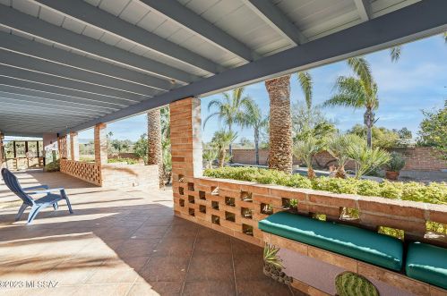 4305 Avenida Del Cazador, Tucson AZ  85718-7065 exterior