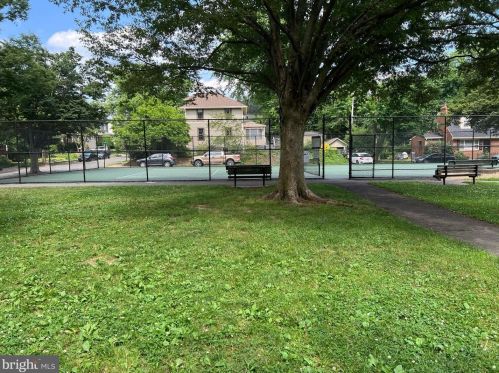 18 Masonic Vw Ave, Alexandria VA 22301-2204 exterior