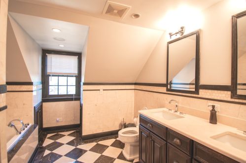 6654 Kilbourn Ave, Chicago IL  60712-3326 exterior