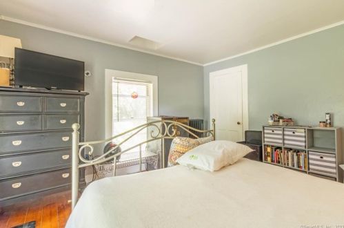 211 Woodbridge St, Manchester CT 06042-2346 exterior