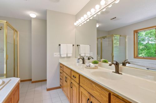 4429 Dorchester Dr, Saint Paul MN 55129-9570 exterior