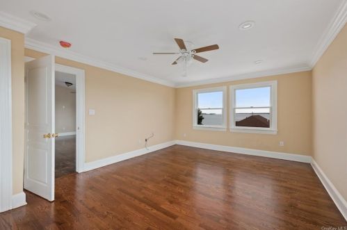 258 Longstreet Ave, Bronx NY  10465-3709 exterior