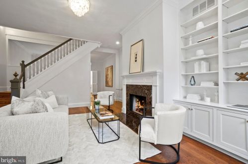 3021 Cambridge Pl, Washington DC  20007-2914 exterior