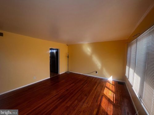 103 Beacon Ave, Trenton, NJ 08618-1911