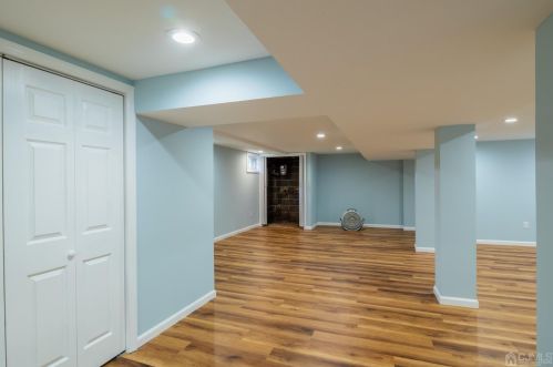 131 Bernard Ave, Edison NJ 08837-3036 exterior