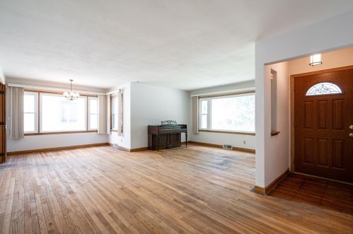 2769 75th St, Milwaukee, WI 53210-1021