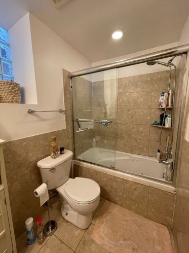 2746 Ashland Ave, Chicago IL 60657-6564 exterior