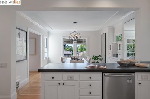 1243 Martin Luther King Jr Way, Berkeley CA 94709-1979 exterior