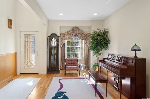 17 Sabrina Ct, Huntington Station, NY 11746-4225