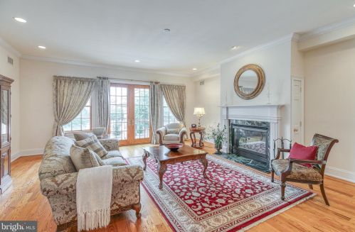 124 Bainbridge St, Philadelphia PA 19147-1866 exterior