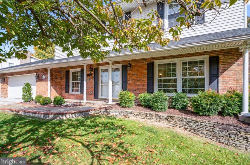 2316 Creek Dr, Alexandria, VA 22308-2722