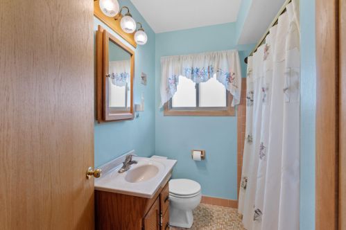 1526 Foster Ave, Milwaukee WI 53221-2823 exterior