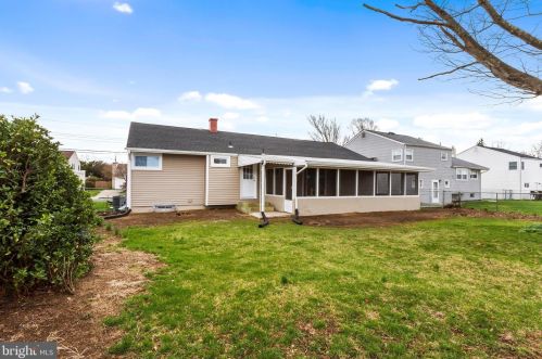 147 Gary Dr, Trenton NJ  08690-3145 exterior