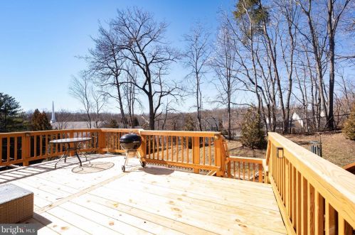 7312 Mallory Cir, Alexandria VA 22315-4704 exterior