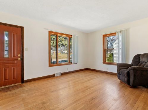 1124 112th St, Milwaukee, WI 53214-2209