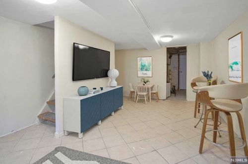 593 Gregory Ave, Union City NJ 07086-5878 exterior