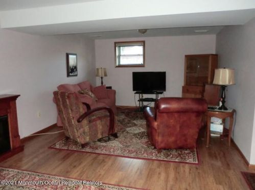 38 Locust Ter, Middletown NJ 07748-1404 exterior