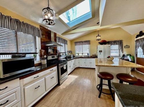 46 Mcgrath Ln, Exeter CT  06249-2608 exterior