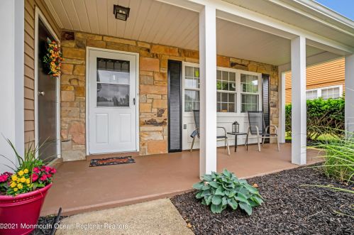 8 Leighton Ln, Lakehurst NJ  08759-6711 exterior