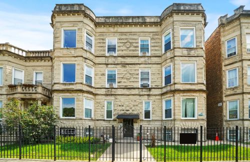 3131 Augusta Blvd, Chicago IL 60622-4357 exterior