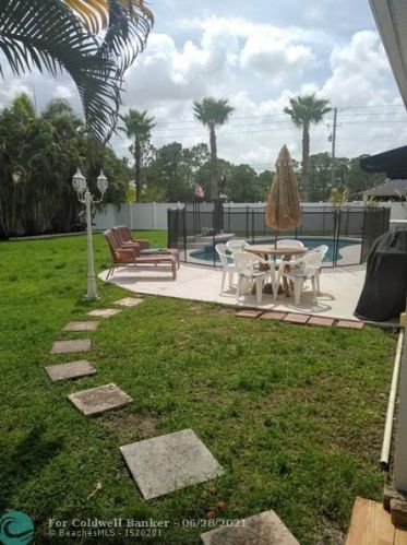 2490 Webster Ln, Fort Pierce, FL 34953-7443