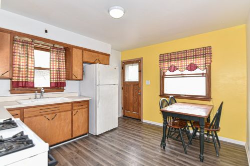 731 100th St, Milwaukee, WI 53214-2561