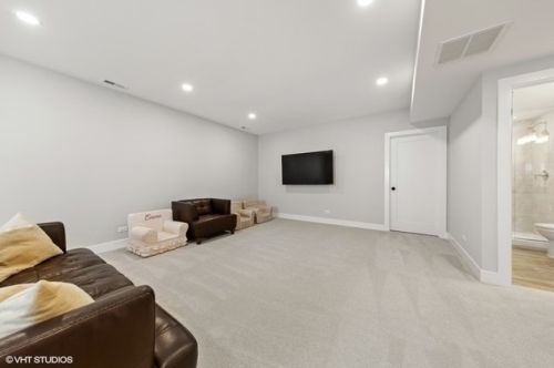 662 Parkside Ave, Elmhurst IL 60126-5029 exterior