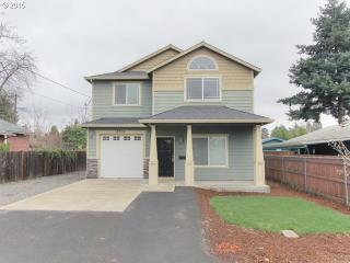 6712 75 Ave, Portland OR  97223-1054 exterior