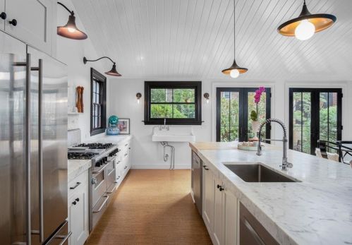 39 Orch Ave, Providence RI 02906-5514 exterior