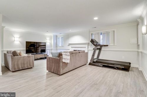 6636 Hampton View Pl, Mc Lean VA 22101-6003 exterior