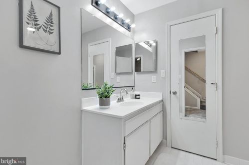 11337 Morning Gate Dr, Rockville MD  20852-3145 exterior